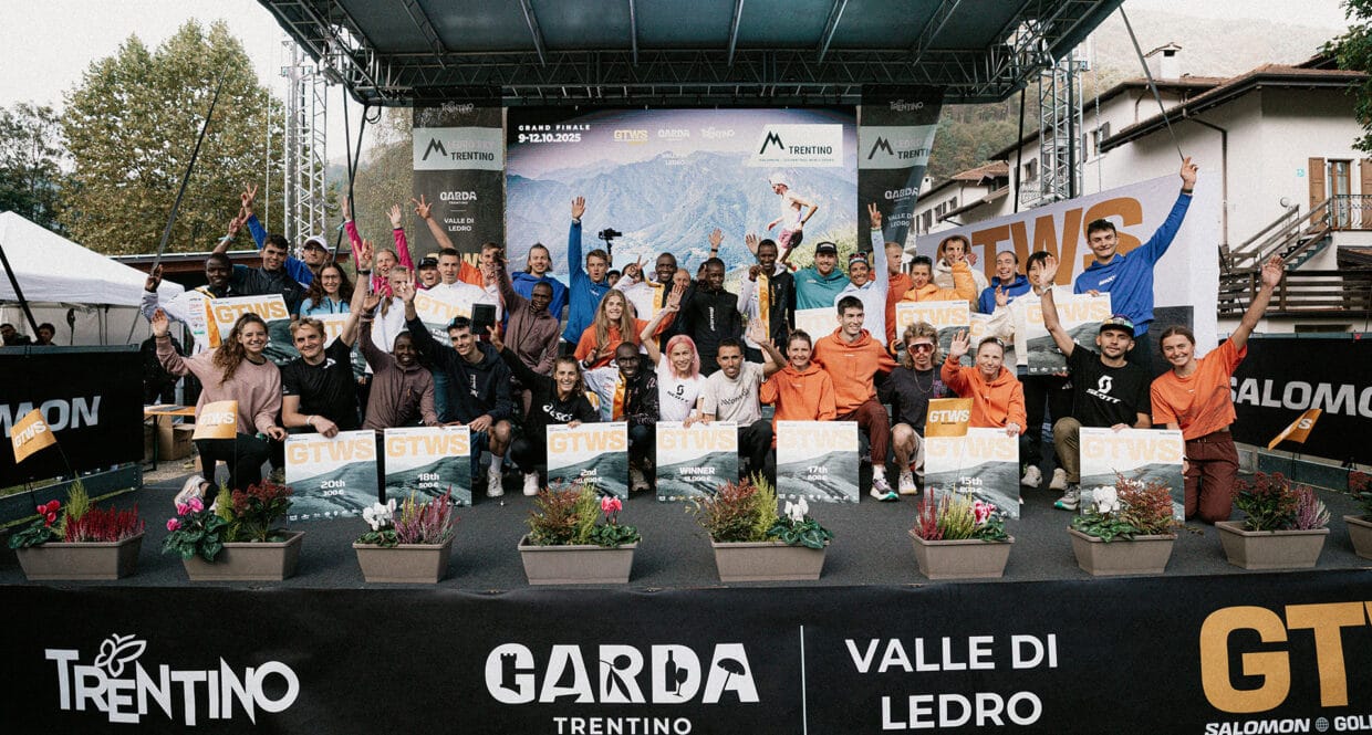 Atletas comemorando o GTWS - Golden Trail World Series