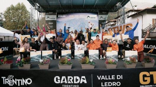 Atletas comemorando o GTWS - Golden Trail World Series