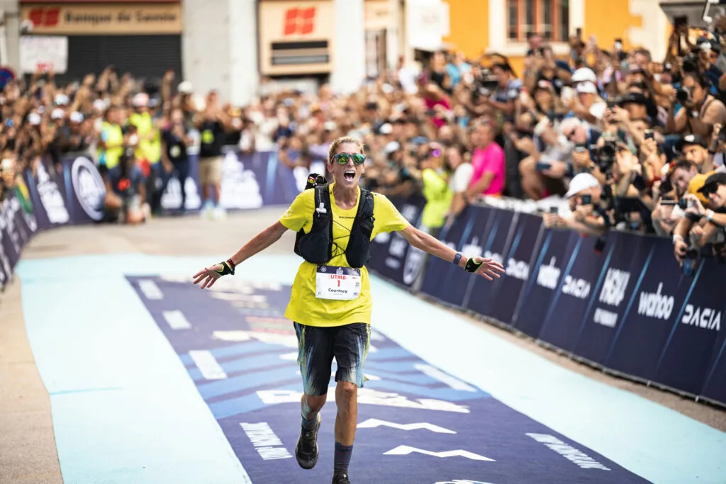UTMB: a prova que todo trail runner sonha correr 13 Courtney Dauwalter vencendo a UTMB Ultra Trail Mont Blanc