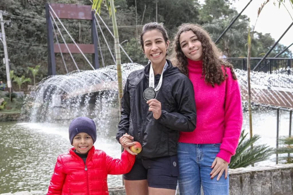 Mãe corredora: treinar é um ato de amor (por ela mesma) 11 Natália Camargo, médica e mãe corredora de 2 filhos.