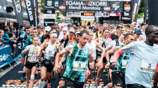 Zegama-Aizkorri: a maratona de montanha que para o mundo do trail uma vez por ano 21 Kilian Jornet na largada da Zegama-Aizkorri