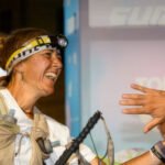Manuela Vilaseca, brasileira, comemora o 3º lugar no pódio feminino do Tor des Géants 2026, em Courmayeur.