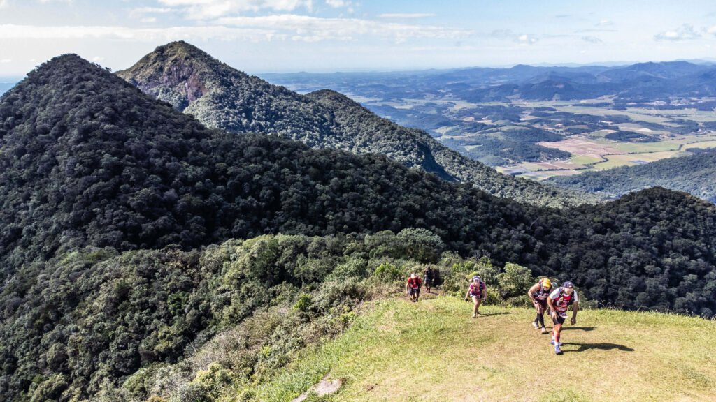 JaraguáSky: corredores de trail running na largada de uma das distâncias da prova