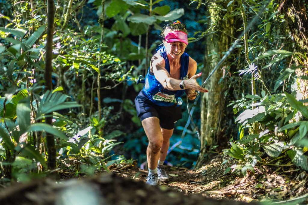 JaraguáSky: corredora de trail running na trilha fechada de montanha em Jaraguá do Sul (SC)