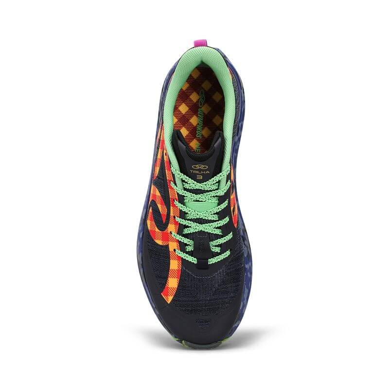Corre Trilha 3 Herchcovitch roxo em vista lateral, tênis de trail da Olympikus com estampa vichy