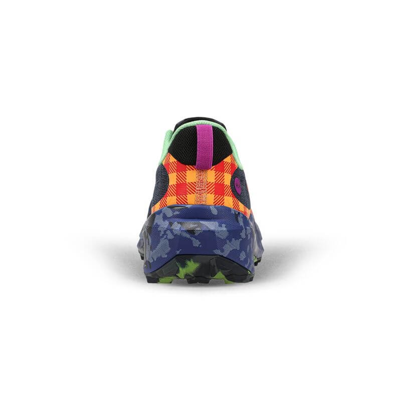 Corre Trilha 3 Herchcovitch roxo em vista lateral, tênis de trail da Olympikus com estampa vichy